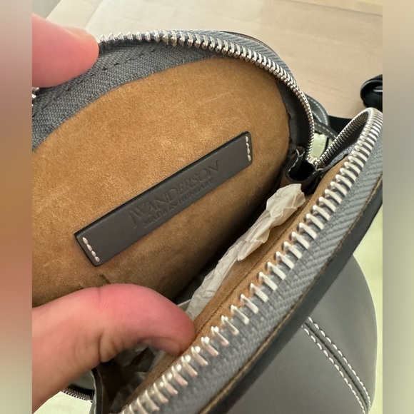 JW ANDERSON leather midi cap bag in gray - Picture 6 of 7